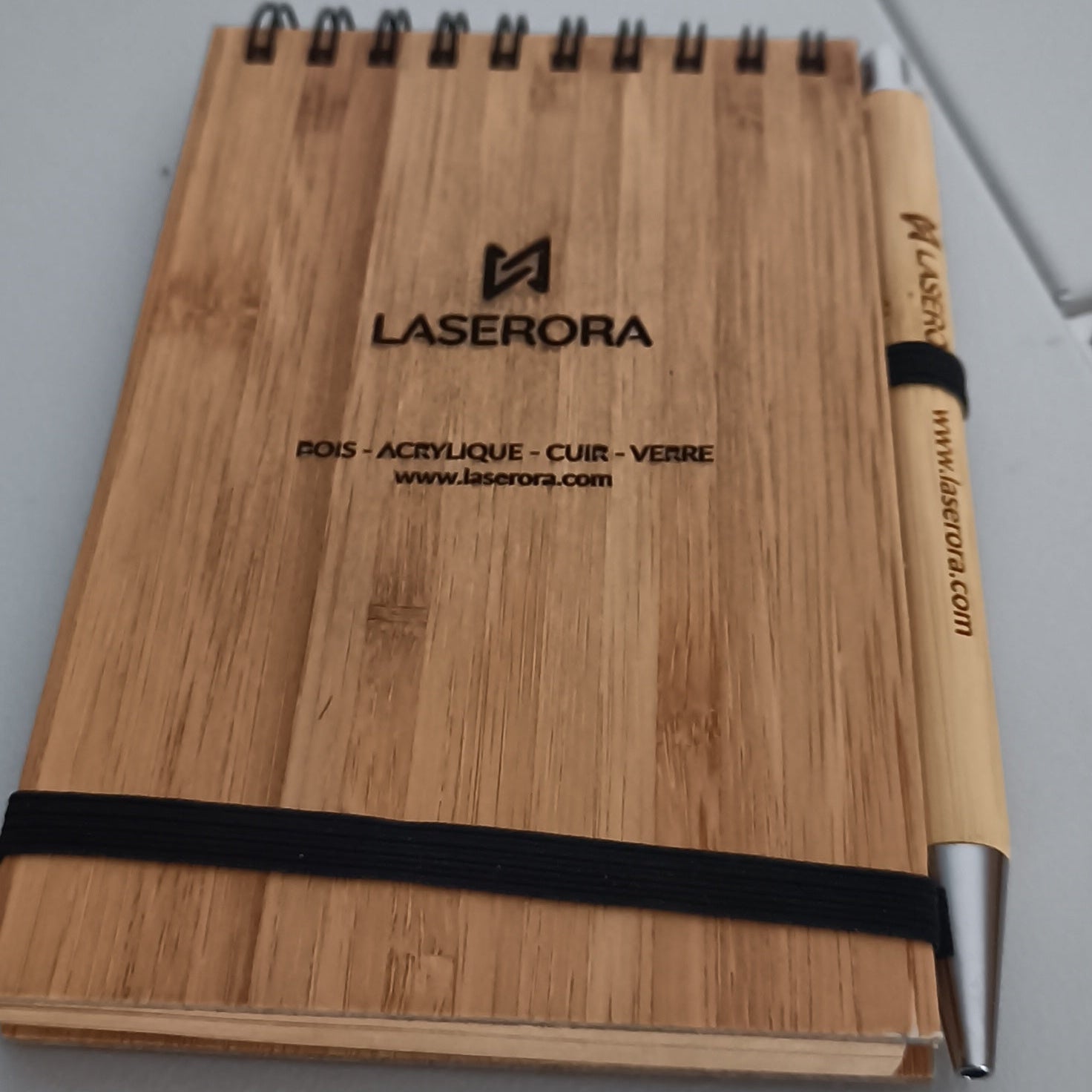 Carnet en bambou avec stylo